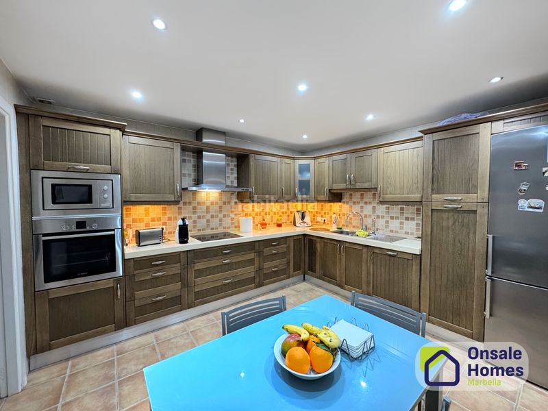 Foto f4c1dc26-9d40-4af3-81a7-31f0603f3219. Pis amb piscina a Nueva Andalucía centro Marbella