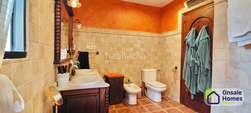 Foto 4ad7d638-b7d7-4ef3-a13c-55ffb7ac13c9. Xalet amb aparcament piscina a Río Real Marbella