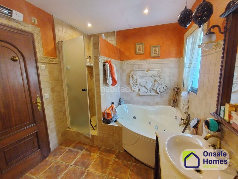 Foto 9974ba69-689d-4351-94b8-15a662751c9e. Xalet amb aparcament piscina a Río Real Marbella