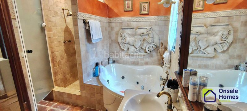 Foto d6ac64f6-a68a-41db-b926-a3e0f85b93da. Xalet amb aparcament piscina a Río Real Marbella