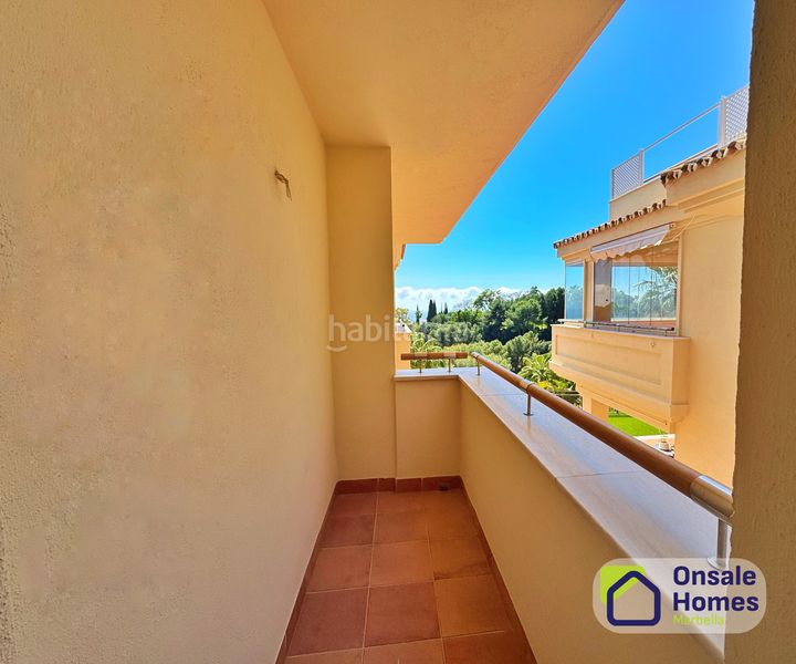 Foto 2a6ebe1e-1150-418d-b74b-0bbfbe8ffe04. Flat with parking pool in Sierra Blanca Marbella