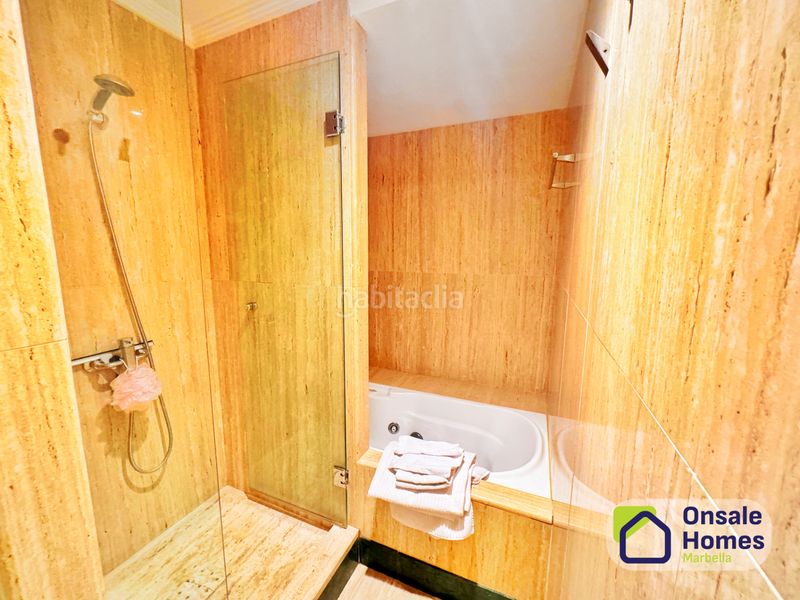 Foto 5bfe2adf-e1df-4009-9352-7b01a58444de. Flat with parking pool in Sierra Blanca Marbella