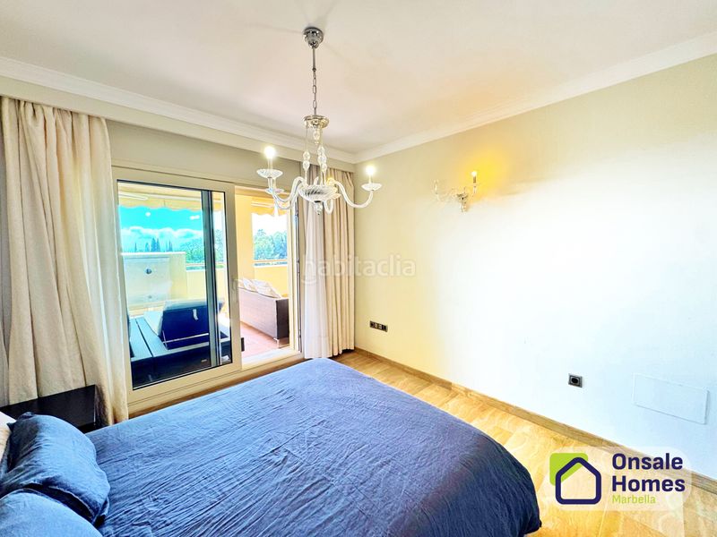 Foto ec58d78a-6e19-4d4e-978f-390a78e541c5. Flat with parking pool in Sierra Blanca Marbella
