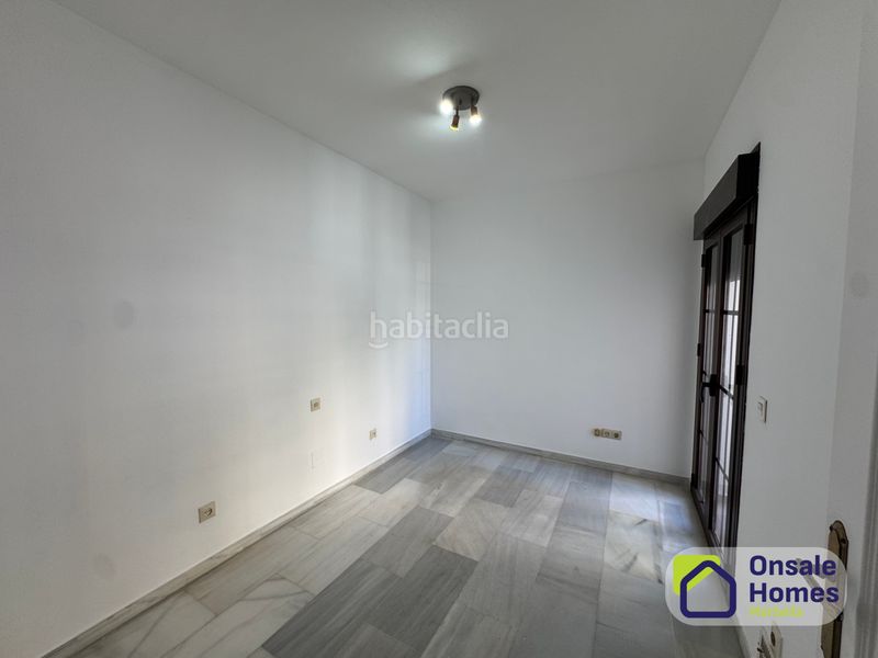 Foto c691ce84-e1e8-4f8f-8889-5b0c51263a5f. Casa adossada amb aparcament piscina a Huerta Belón - Calvario Marbella