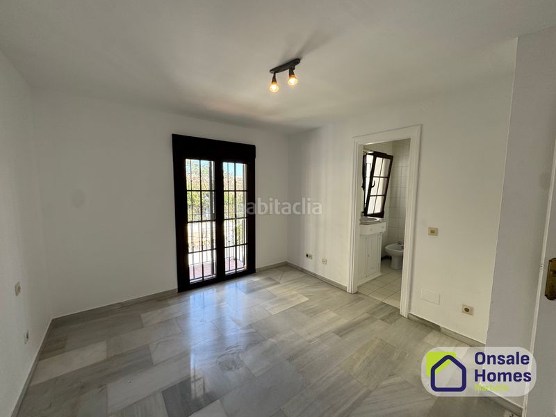 Foto f2de00df-b78e-421d-81dc-cd54859ed74a. Casa adossada amb aparcament piscina a Huerta Belón - Calvario Marbella