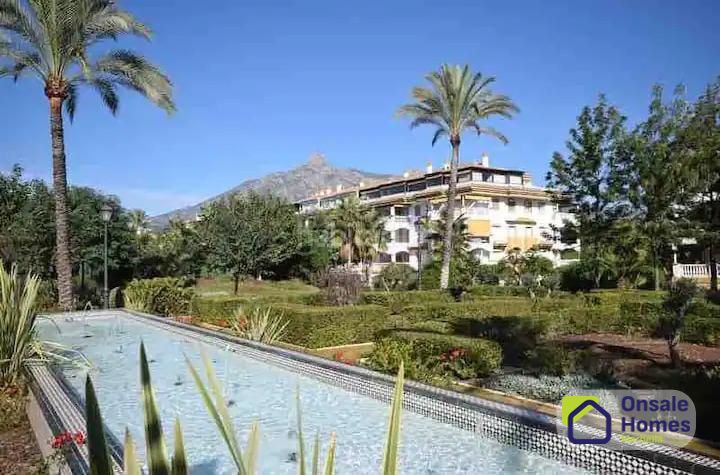 Foto b61e0895-b914-4cda-a151-c558c4b502b2. Àtic amb aparcament piscina a La Dama de Noche - La Alzambra Marbella