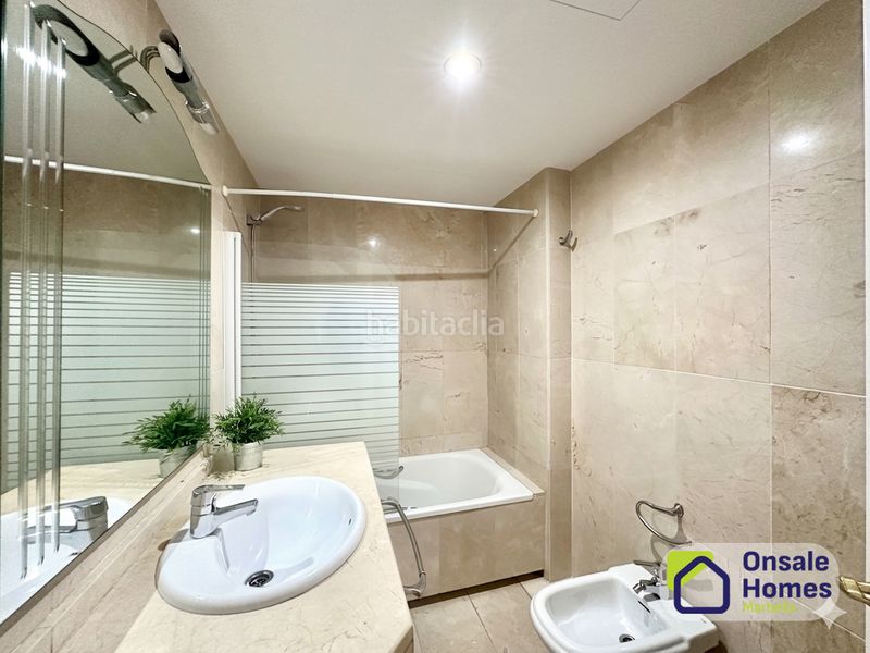 Foto 44a1ded0-32ae-4b37-bef6-7a89c9f4c00a. Flat with parking pool in La Carolina - Guadalpín Marbella
