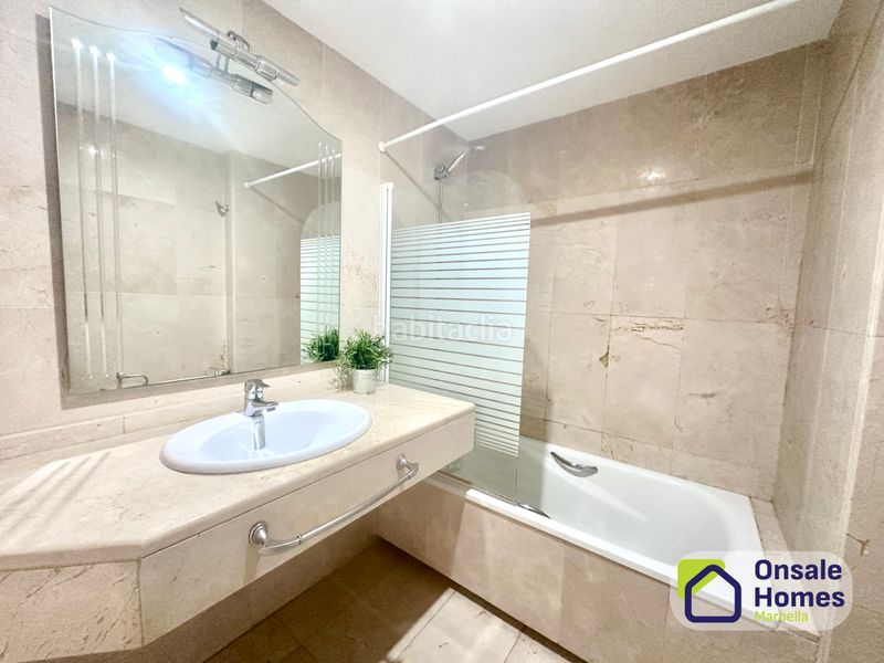 Foto 5f6fe647-3410-4b2b-bd43-89ba1844be27. Flat with parking pool in La Carolina - Guadalpín Marbella