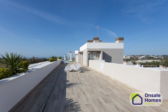 Foto b15cf847-d9c1-4ee7-a96c-c2b03d795494. Lloguer àtic amb aparcament piscina a Rodeo Alto - Guadaiza - La Campana Marbella