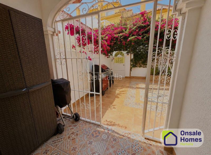 Foto 046652ee-a876-40b3-991e-d0c3c7f12a46. Casa adossada amb aparcament piscina a Los Pacos Fuengirola