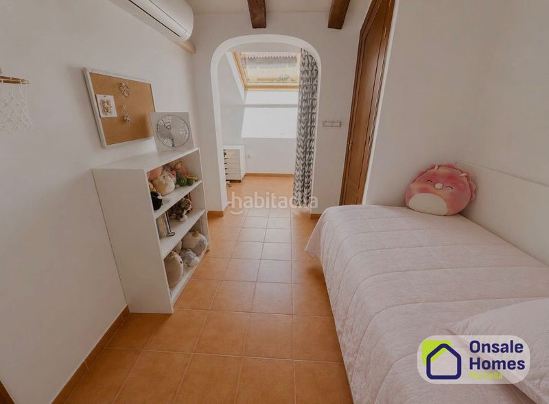 Foto 95cbb3c0-6f8c-4c81-af31-a15b73b0b7f3. Casa adossada amb aparcament piscina a Los Pacos Fuengirola