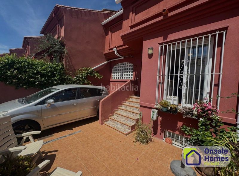 Foto c54683fa-2c4f-4643-88cb-c294cc40947d. Casa adossada amb aparcament piscina a Los Pacos Fuengirola