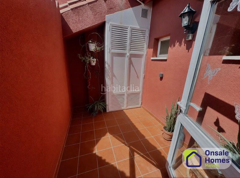 Foto c6d5e2a8-0207-4c1c-948b-1b8be7130fce. Casa adossada amb aparcament piscina a Los Pacos Fuengirola