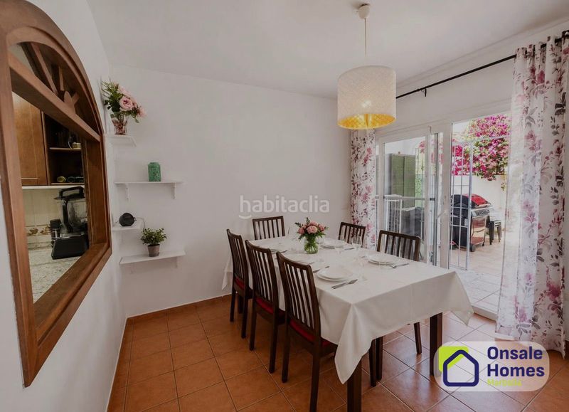 Foto f7fc4572-fb1b-4ac3-84ba-5ade3aaf7ee9. Casa adossada amb aparcament piscina a Los Pacos Fuengirola