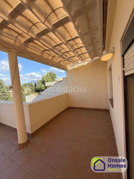 Foto 395527ac-a761-4df6-8bdb-441736f7ad40. Casa adossada amb xemeneia aparcament piscina a Nagüeles Alto Marbella