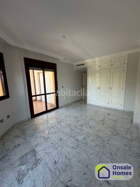 Foto 3b7c2471-5f8a-4393-bb9d-99a66ffc4ae9. Casa adossada amb xemeneia aparcament piscina a Nagüeles Alto Marbella