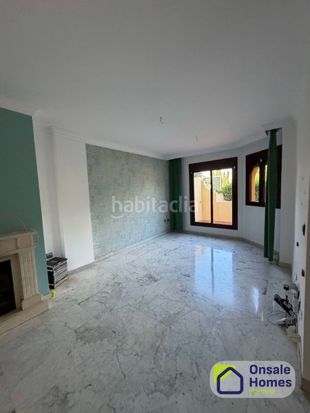Foto 419174e2-f52b-4acb-aff5-6fdb08393f6d. Casa adossada amb xemeneia aparcament piscina a Nagüeles Alto Marbella