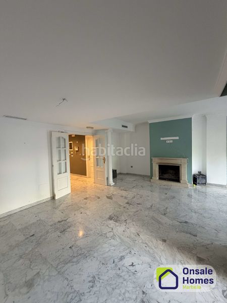 Foto 854f0f27-bdb1-4e2d-99a9-36662f394f2a. Casa adossada amb xemeneia aparcament piscina a Nagüeles Alto Marbella