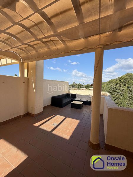 Foto a28f5243-58cd-4e76-8afe-4696d471a1bc. Casa adossada amb xemeneia aparcament piscina a Nagüeles Alto Marbella