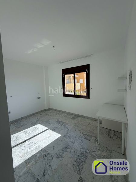 Foto aa794150-574a-49d8-bfbe-a9ebed1c53f8. Casa adossada amb xemeneia aparcament piscina a Nagüeles Alto Marbella