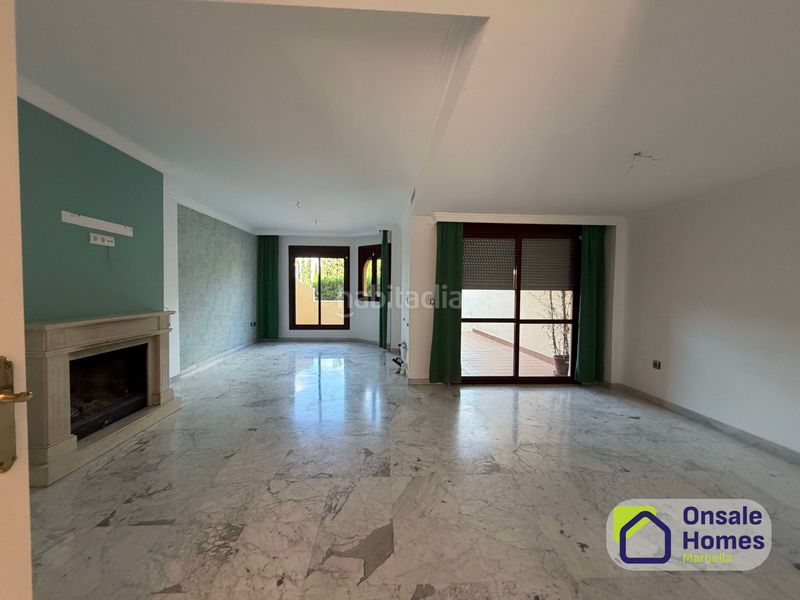 Foto ccbd88ea-40c4-4d7e-818c-7093d2535786. Casa adossada amb xemeneia aparcament piscina a Nagüeles Alto Marbella