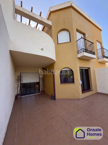 Foto f0fd17c2-7b94-4bf9-a521-2be50940db0e. Casa adossada amb xemeneia aparcament piscina a Nagüeles Alto Marbella