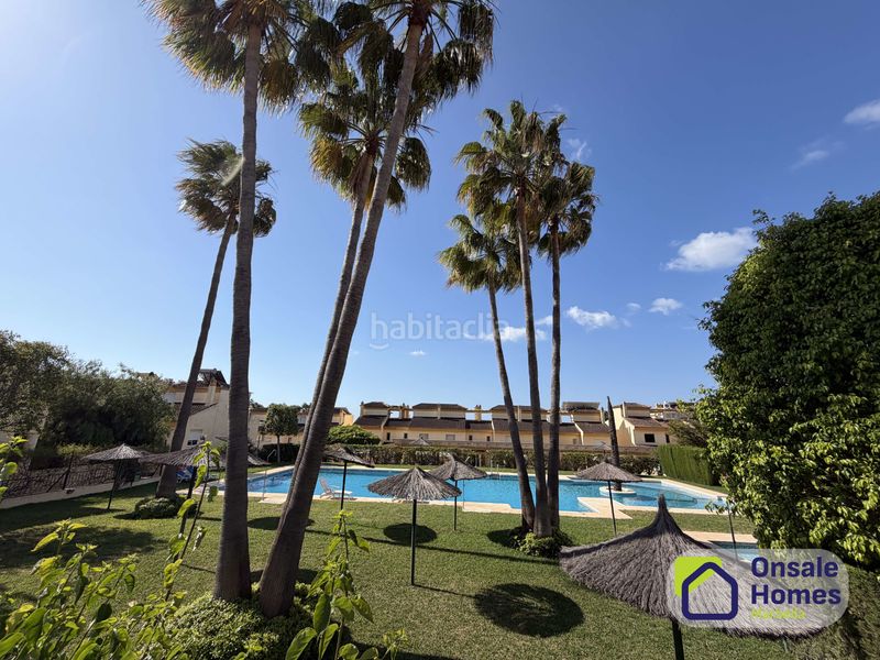 Foto f6fd5bc4-1764-4fdd-838f-5ed5483e00ba. Casa adossada amb xemeneia aparcament piscina a Nagüeles Alto Marbella