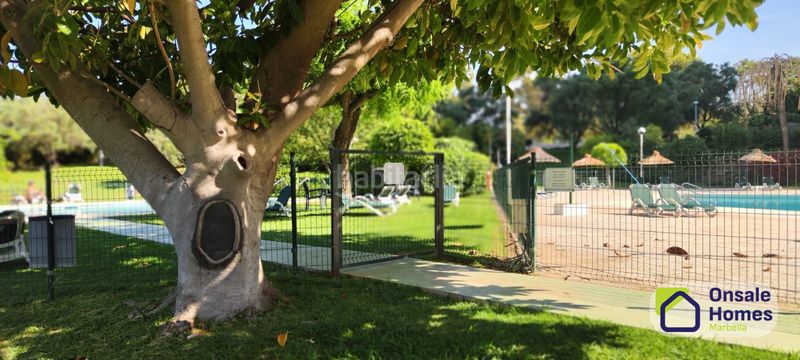 Foto 00a469fc-3468-4e0b-95b1-4181d2e2601a. Apartament amb xemeneia aparcament piscina a Río Real Marbella
