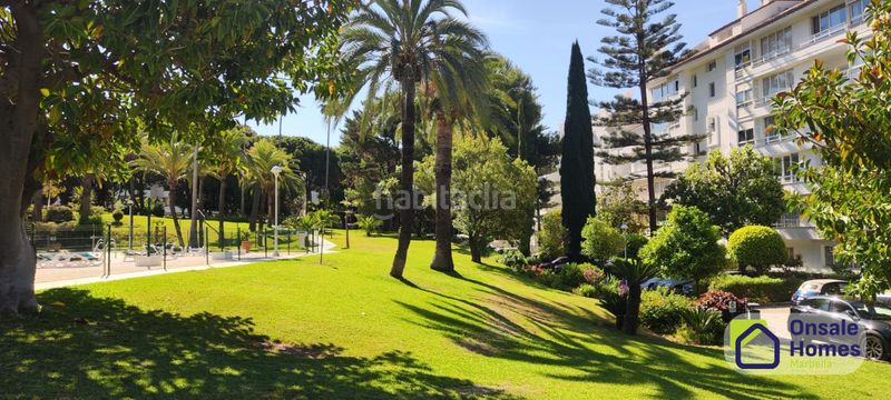 Foto 014ea933-ea99-42d8-b938-eb23cbe661df. Apartament amb xemeneia aparcament piscina a Río Real Marbella