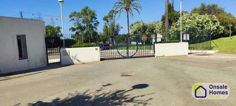 Foto 18bc75a7-762a-4e2b-976b-ffd176a75f53. Apartament amb xemeneia aparcament piscina a Río Real Marbella