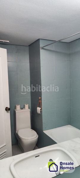 Foto 315d1b22-725b-457c-b900-5d0593e7e519. Apartament amb xemeneia aparcament piscina a Río Real Marbella