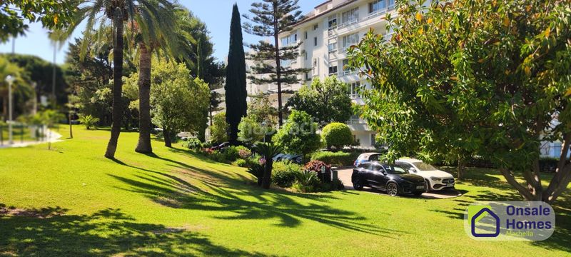 Foto 350088c9-a556-4beb-9b0e-bbd9b4ea0e95. Apartament amb xemeneia aparcament piscina a Río Real Marbella