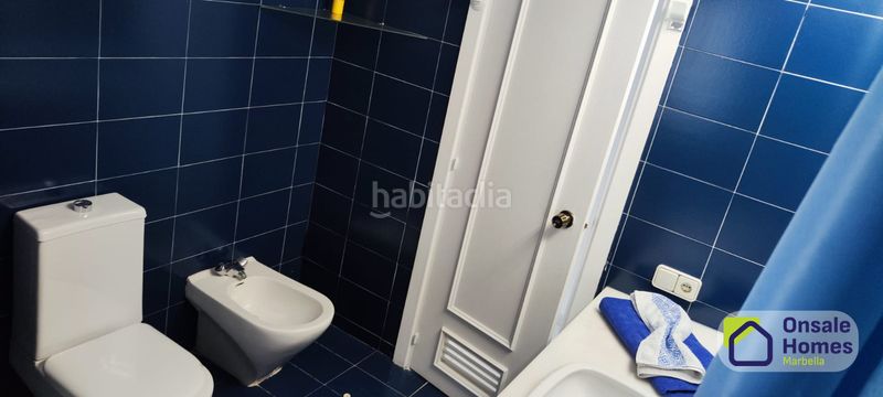 Foto 458747e8-43e2-42cb-815e-97b5593ab6d1. Apartament amb xemeneia aparcament piscina a Río Real Marbella