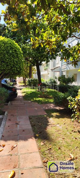 Foto 5e7f1fea-05c2-4ec2-98dc-968778e8d211. Apartament amb xemeneia aparcament piscina a Río Real Marbella