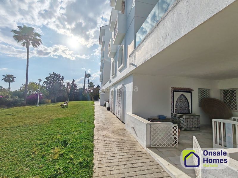 Foto 6b75e9fa-9aae-4b85-9ab9-d5f513ffc4c4. Apartament amb xemeneia aparcament piscina a Río Real Marbella