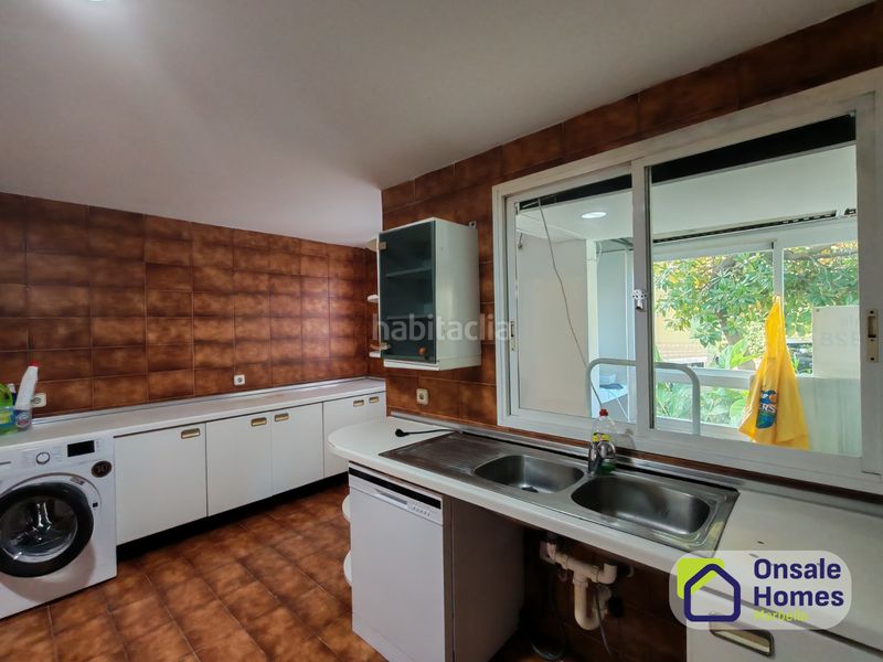 Foto 7dc78aae-9430-4784-9a52-2d5d4a69a39d. Apartament amb xemeneia aparcament piscina a Río Real Marbella