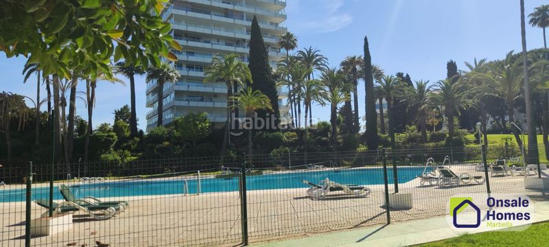Foto a70da4eb-2f60-48cc-b433-82e71965fa79. Apartament amb xemeneia aparcament piscina a Río Real Marbella