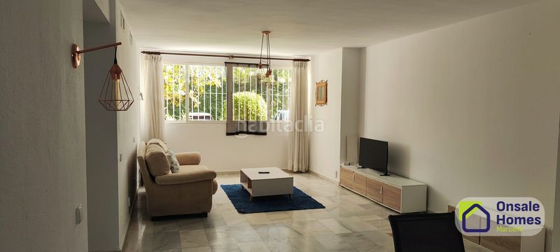 Foto c172a4ed-7df8-44fc-96d7-baac94f213c6. Apartament amb xemeneia aparcament piscina a Río Real Marbella