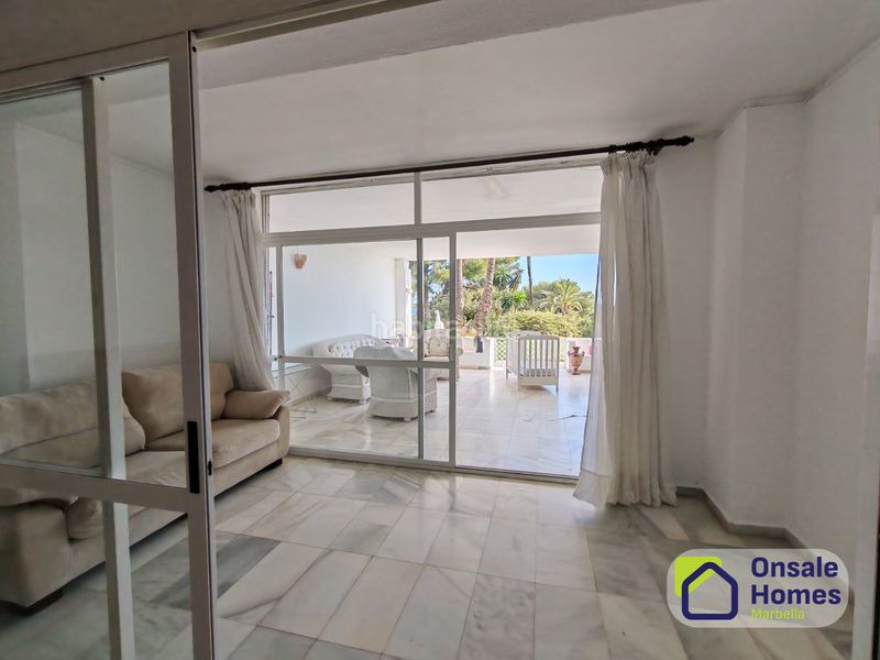 Foto c9a9399e-fe51-4310-b7f2-efc2f2e09784. Apartament amb xemeneia aparcament piscina a Río Real Marbella