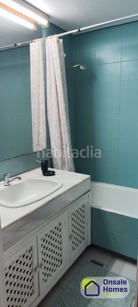 Foto f27b5a11-c897-4734-801a-d22dcb718c2b. Apartament amb xemeneia aparcament piscina a Río Real Marbella