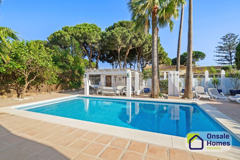 Foto 36e49b93-e23b-4445-958b-d8c72bc866d6. Chalet en Cabopino - Artola Marbella