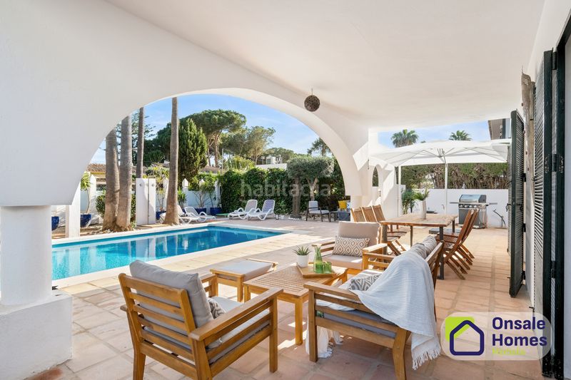 Foto df689364-9f08-4641-a960-a02137857288. Chalet en Cabopino - Artola Marbella