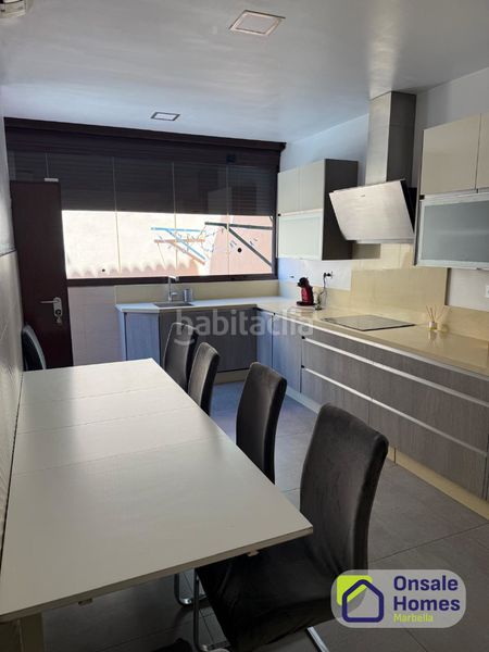 Foto 0bf97a5e-d438-45f6-8ec6-36d696ab8fc7. Casa a schiera con parcheggio piscina in Bello Horizonte - Lindasol Marbella