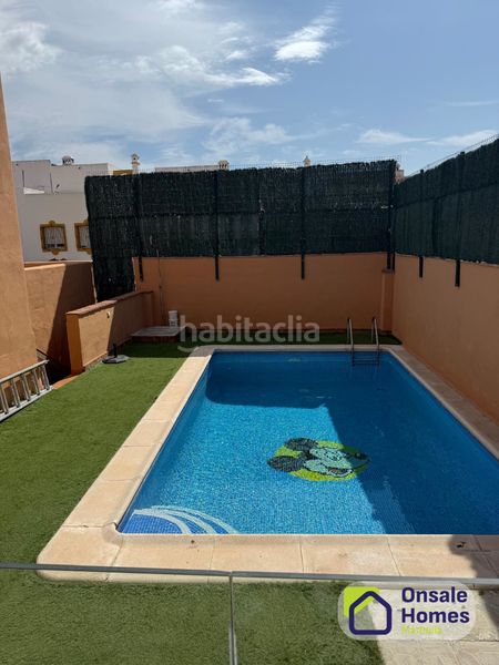 Foto 5a05408b-7a52-4032-b61f-a0d50fdc947c. Casa a schiera con parcheggio piscina in Bello Horizonte - Lindasol Marbella