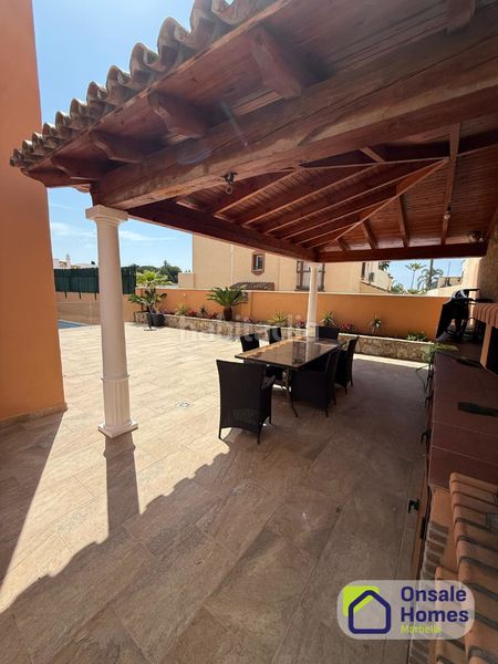Foto 7c828278-a329-47f6-84d1-48d218ea3481. Casa a schiera con parcheggio piscina in Bello Horizonte - Lindasol Marbella
