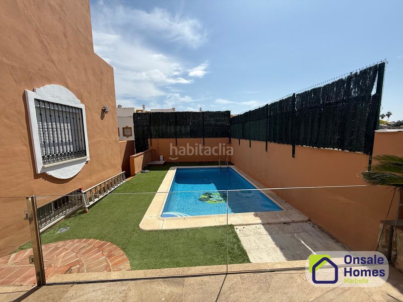 Foto 884c0fb9-e232-47dd-9044-fc537b0225c1. Casa a schiera con parcheggio piscina in Bello Horizonte - Lindasol Marbella