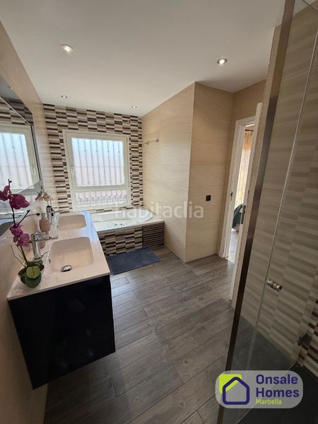 Foto fefbc7ce-adfc-4dfe-982a-62b2ada8fe10. Casa a schiera con parcheggio piscina in Bello Horizonte - Lindasol Marbella