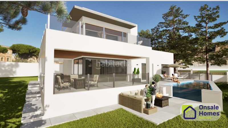 Foto 35f8572f-4f6a-4b67-8aa5-415670f76a80. Xalet amb aparcament a Cabopino - Artola Marbella