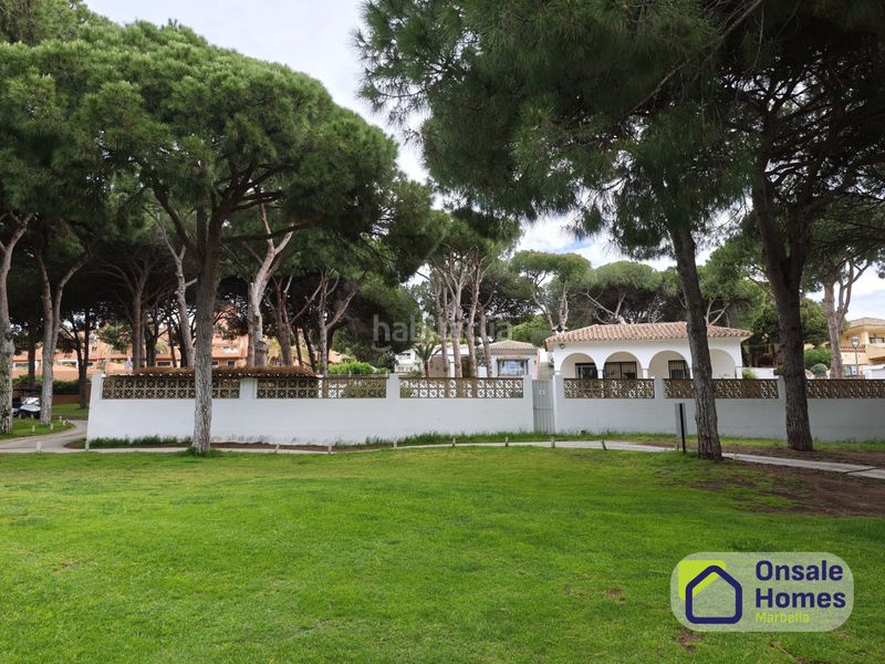 Foto 523acc16-909d-429d-b8b3-16d1db1660c8. Xalet amb aparcament a Cabopino - Artola Marbella