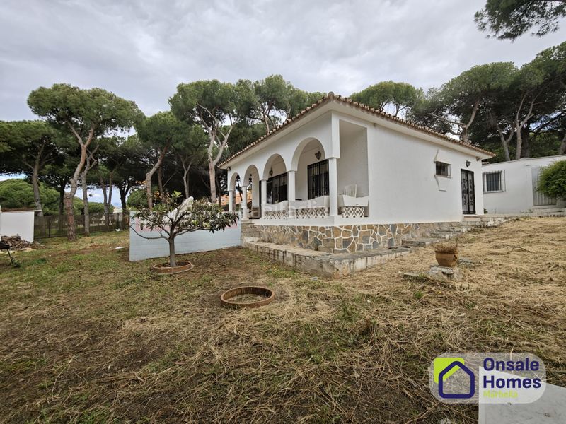 Foto 918887f4-82d4-452f-b434-3606f15020a3. Xalet amb aparcament a Cabopino - Artola Marbella